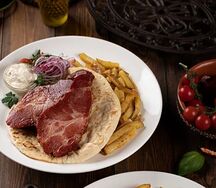 Димлена вешалица и картофель фри