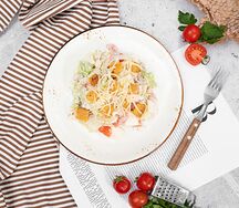 Салат Цезарь с курицей