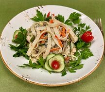 Удон с курицей и овощами