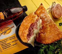 Чебурек с сыром и ветчиной