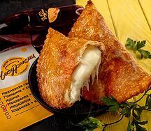 Чебурек с сыром моцарелла