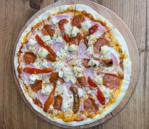 Мясная пицца на тонком тесте