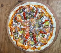 С телятиной, пицца на толстом тесте