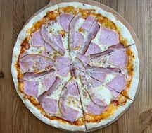 Ветчина и бекон, пицца на толстом тесте