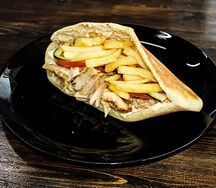 Гиро с курицей халяль