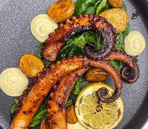 Осминог на гриле с соусом Айоли