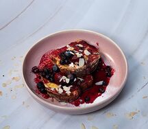 Французские гренки бриошь с ягодами