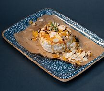 Камамбер запечённый с мёдом и орехами