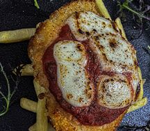 Бифштекс с моцареллой и картофелем на гриле