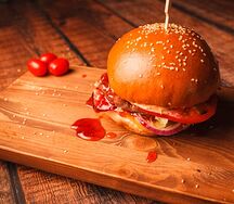 Бургер Брусничный