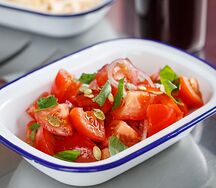 Томаты с соусом песто 