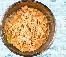 Паста с лососем и кабачком