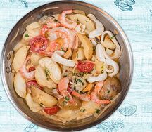 Картофель или паста с морепродуктами