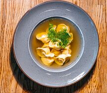 Пельмени в бульоне с говядиной