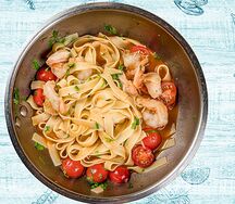 Паста с креветками в соусе том ям