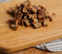 Сухарики зеленая гречка с черносливом и семенами чиа без глютена