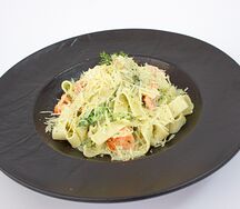 Феттуччине с лососем