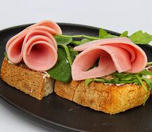 Брускетта с индейкой