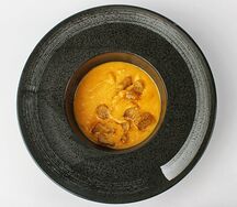 Тыквенный суп с яблочным чатни