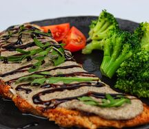 Куриная грудка с грибным соусом