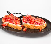 Брускетта с томатной сальсой