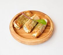 Мини-пирожки со шпинатом и кедровым орехом