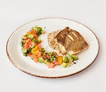 Палтус с киноа и гуакамоле