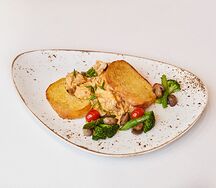 Тушеный кролик с белыми грибами