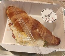 Круассан с форелью