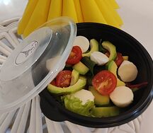 Салат с авокадо и помидорами