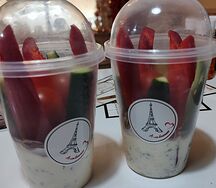 Французская закуска Крюдите с соусом