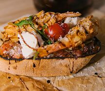 Брускетта с креветками в миндальных лепестках