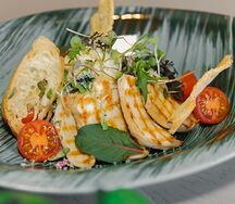 Цезарь с курицей