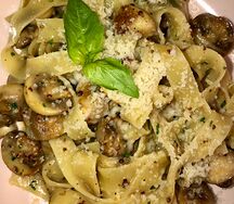 Феттуччине с лесными грибами и пряным маслом