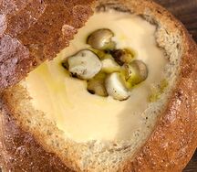 Сырный суп в булочке