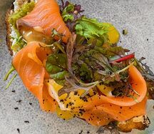 Брускетта с семгой и сливочным сыром