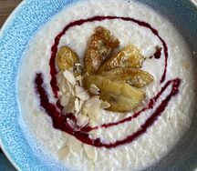 Каша рисовая на кокосом молоке с карамельными бананами