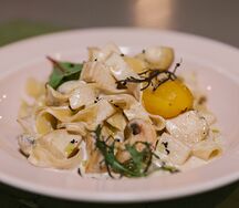 Феттуччине с курицей и грибами в сливочном соусе