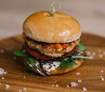 Бургер с куриной котлеткой