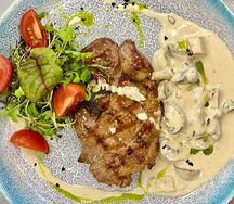 Стейк из шеи су-вид на гриле