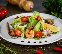 Салат с морепродуктами