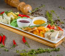 Ассорти из европейских сыров