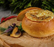 Жюльен с грибами в хлебной корзине