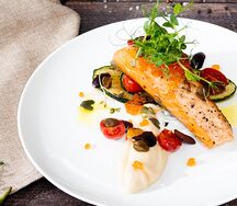 Лосось с муссом из авокадо