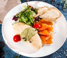 Скрамбл с лососем