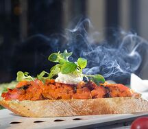 Брускетта с запеченным перцем