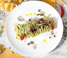 Спагетти с соусом Песто