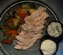 Куриная грудка гриль с соте и кимчи