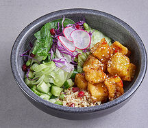 Боул с хрустящими баклажанами и киноа