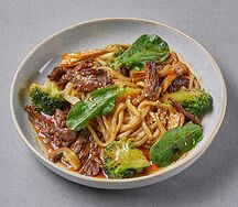 Лапша с говядиной и вешенками